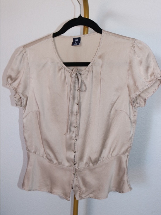 GAP Tops - GAP 100% Silk Champagne Button Front Tie Blouse XS Peplum Puff Sleeve Y2K